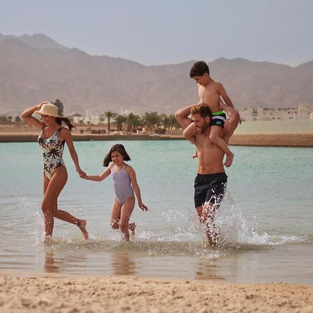 Hyatt Regency Aqaba Ayla Resort Exterior foto Family at the beach