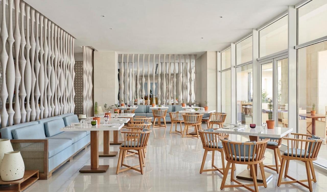 Hyatt Regency Aqaba Ayla Resort Exterior foto The restaurant at the hotel